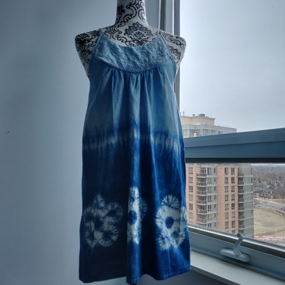 Tie Dye Lace Sleeveless Blue Gradient Summer Dress - Picture 3 of 6